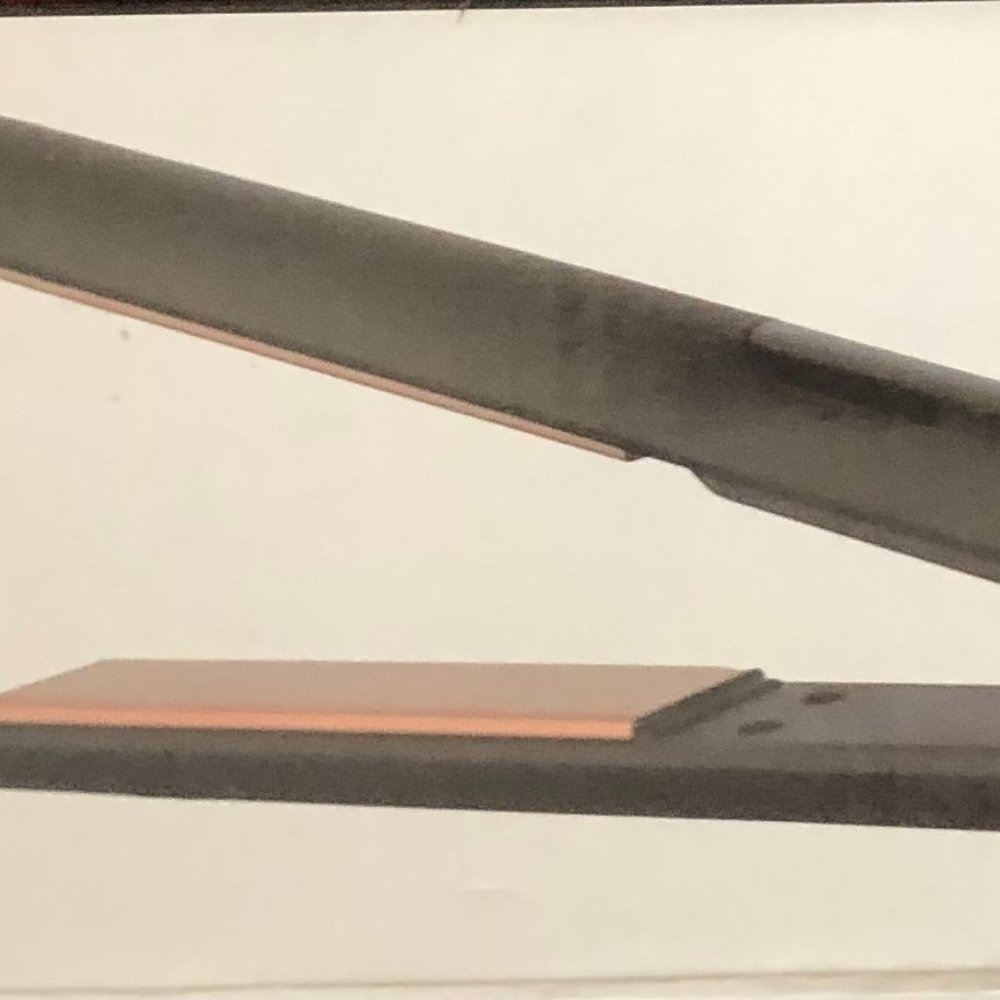 WIZCHARK Hair Straightener (NIB)